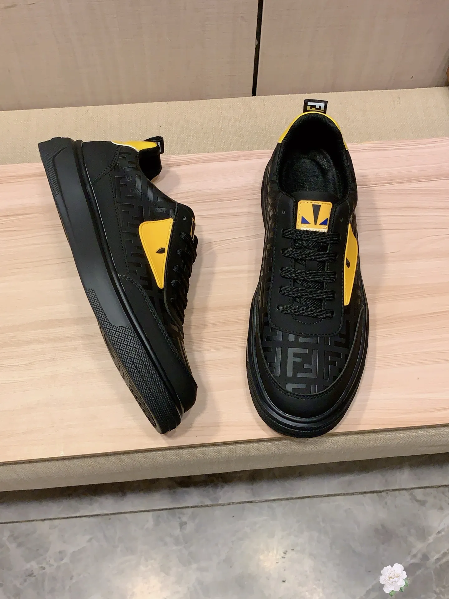 Men's men's shoes💰420💰💰🎩🎩[Lightning][Lightning] "FENDI*" latest • popular casual shoes, top brand [seduce] luxury ~ purchasing agency, top ~ quality. [Strong] The upper is made of imported breathable cowhide with fabric material ➕ Breathable sheepskin feet (•) and fine workmanship. The original stylish and stylish soft rubber wear-resistant and non-slip outsole is light and comfortable on the feet. The real thing looks better when photographed in person. 111: code: 38-44, 3️⃣ colors selected